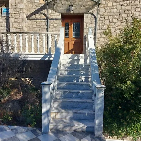 Xenios Petritis Homestay Livadeia